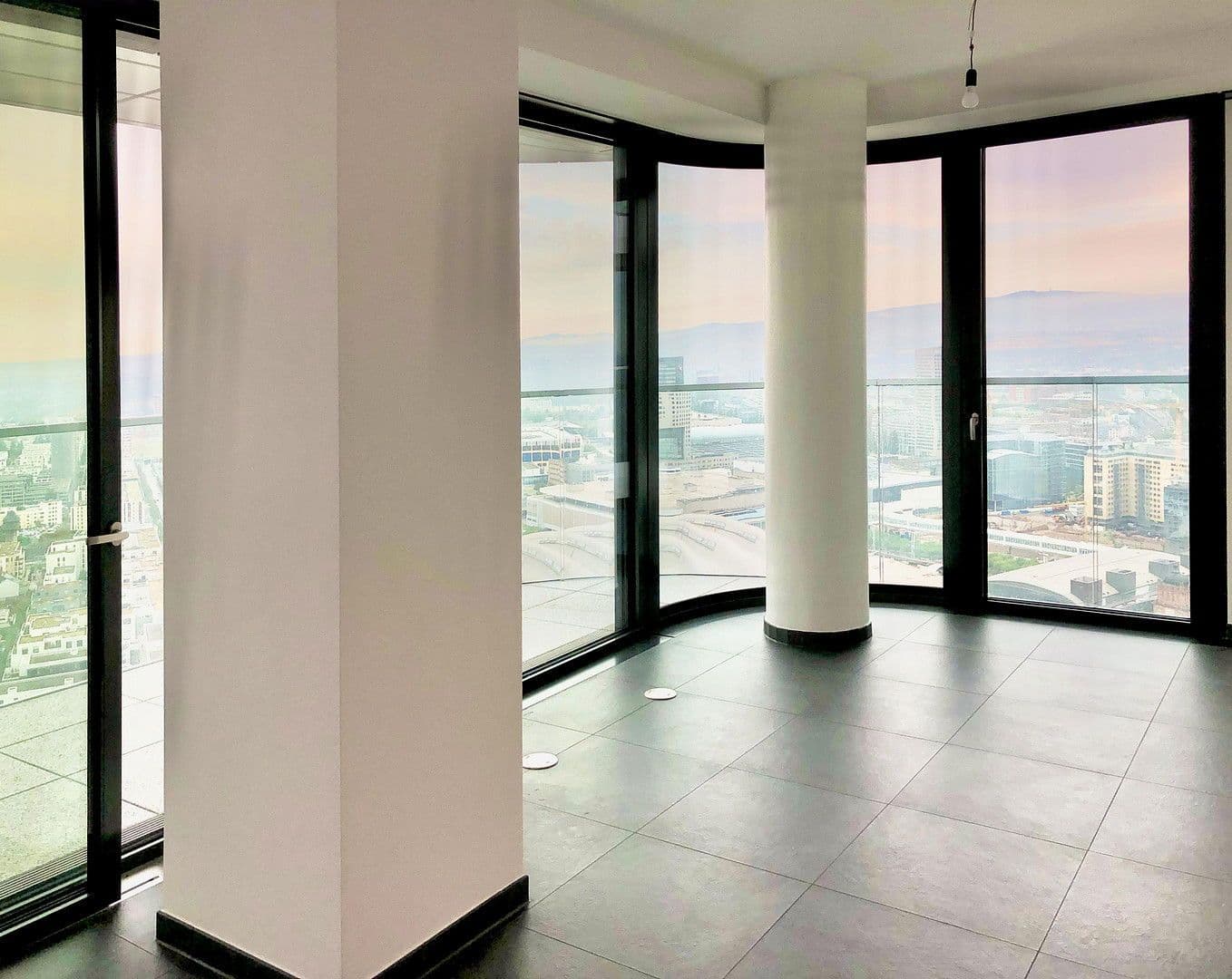 Pronájem bytu 2+1 61 m², Europa-Allee 2, Frankfurt am Main, Hessen Pronájem bytu 2+1 61 m², Europa-Allee 2, Frankfurt am Main, Hessen