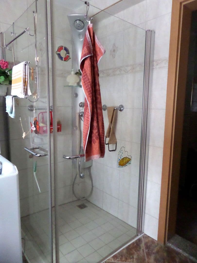 Prodej domu 219 m², pozemek 1.780 m², Bernsdorf, Sasko Prodej domu 219 m², pozemek 1.780 m², Bernsdorf, Sasko