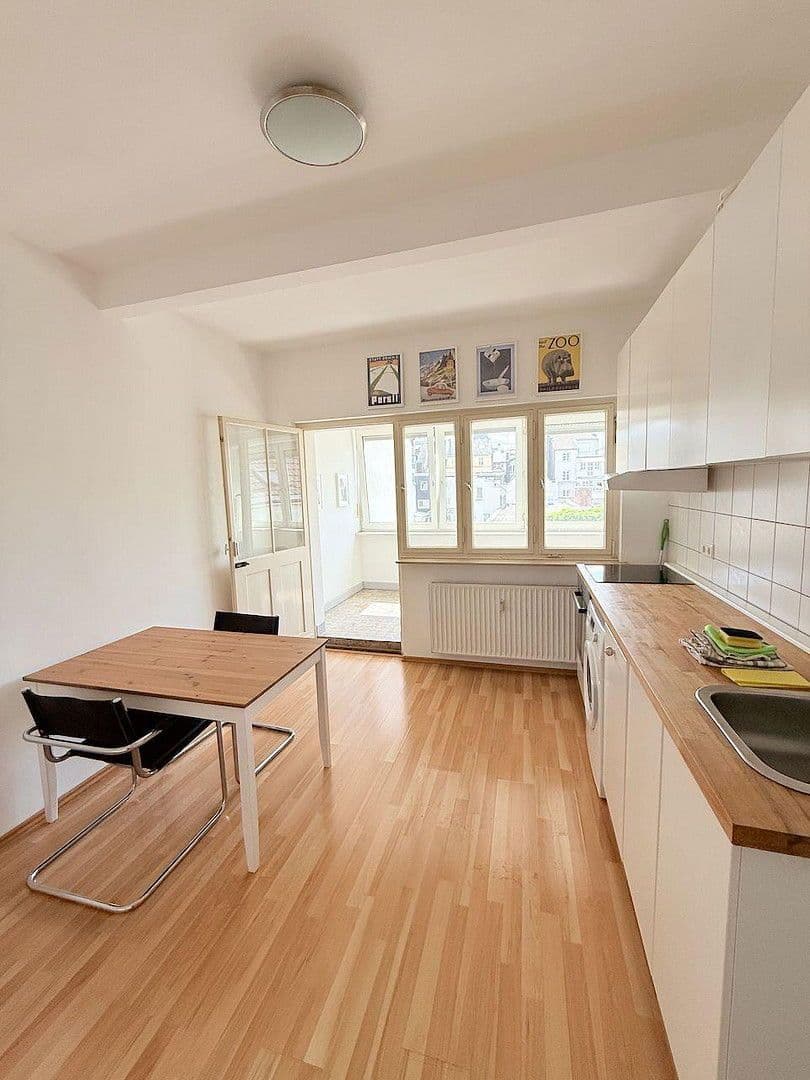 Pronájem bytu 3+1 70 m², Friedrichstraße 22, Bonn, Severní Porýní-Vestfálsko Pronájem bytu 3+1 70 m², Friedrichstraße 22, Bonn, Severní Porýní-Vestfálsko