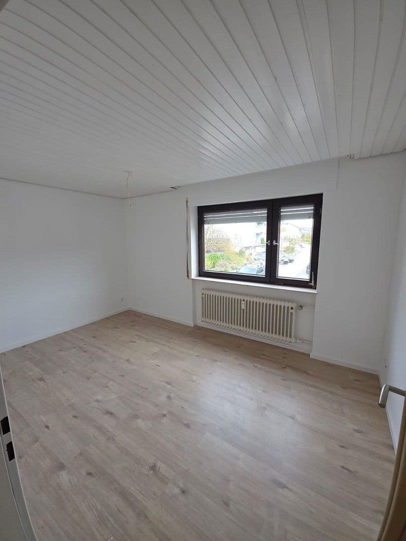 Pronájem bytu 4+1 102 m², Hölzerner Strasse 23, Eberstadt, Bádensko-Württembersko Pronájem bytu 4+1 102 m², Hölzerner Strasse 23, Eberstadt, Bádensko-Württembersko