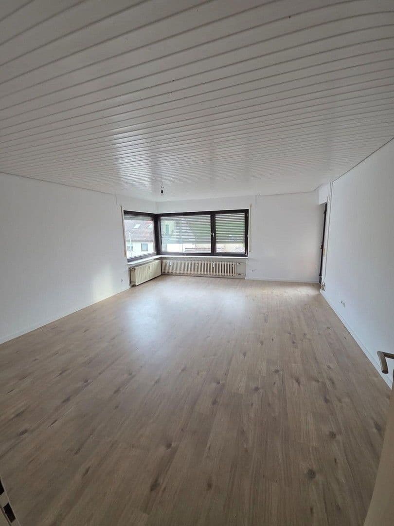 Pronájem bytu 4+1 102 m², Hölzerner Strasse 23, Eberstadt, Bádensko-Württembersko Pronájem bytu 4+1 102 m², Hölzerner Strasse 23, Eberstadt, Bádensko-Württembersko