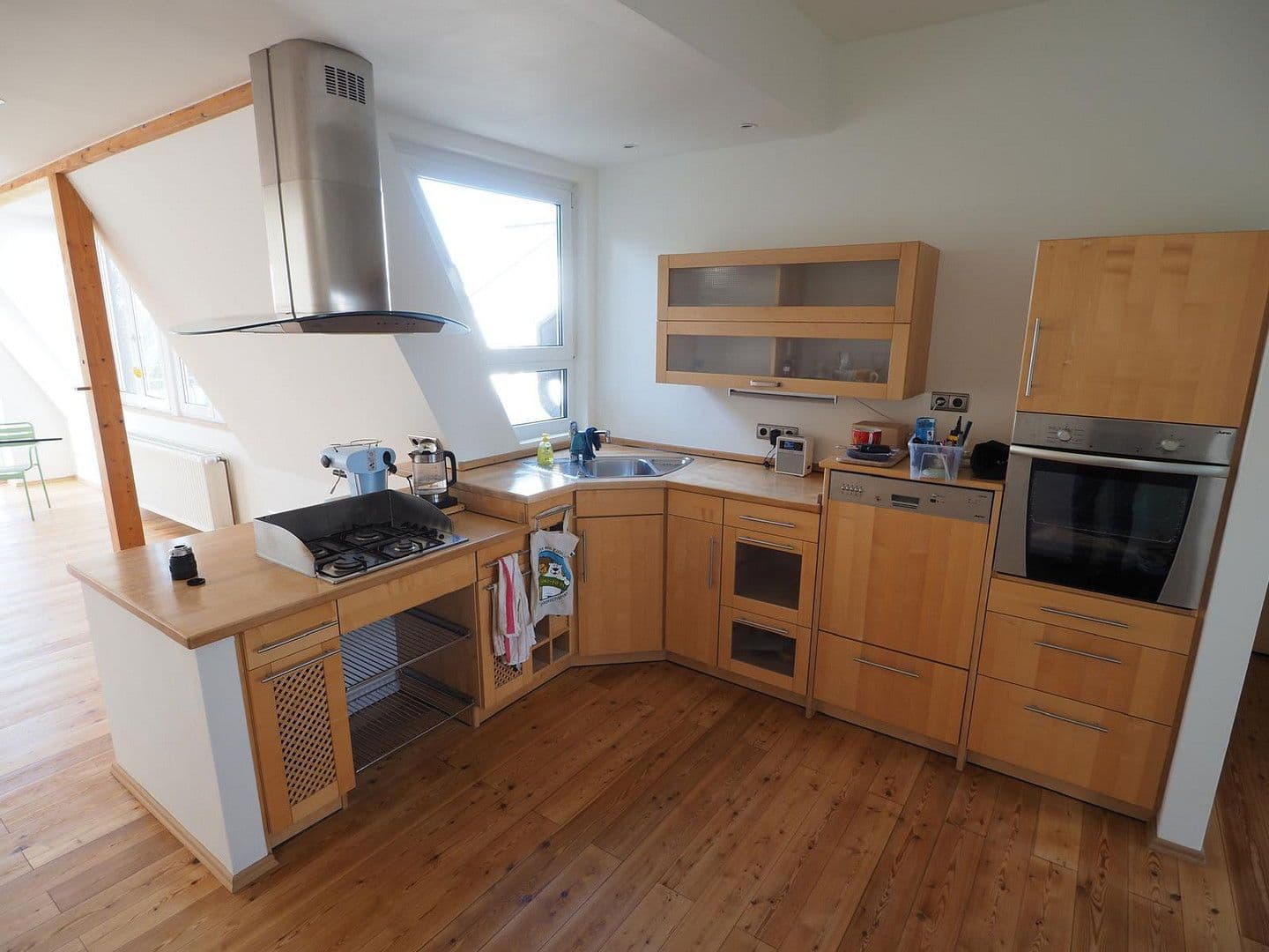 Prodej bytu 3+1 106 m², Bonn, Severní Porýní-Vestfálsko Prodej bytu 3+1 106 m², Bonn, Severní Porýní-Vestfálsko