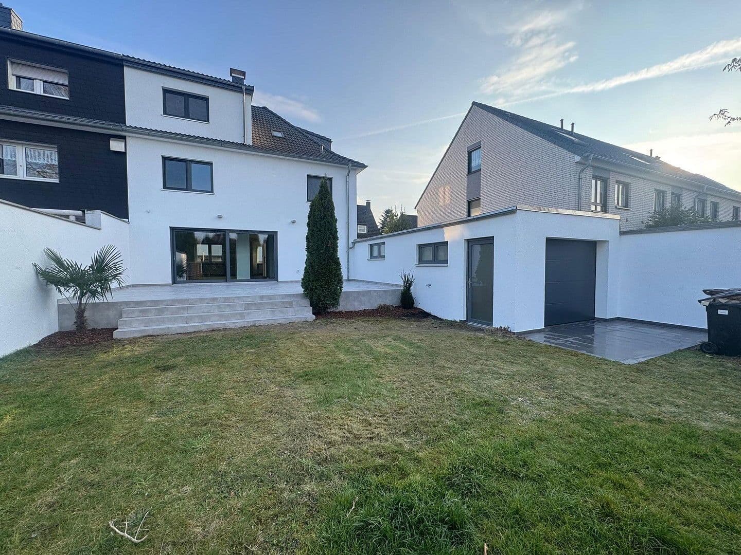 Prodej domu 200 m², pozemek 668 m², Leverkusen, Severní Porýní-Vestfálsko Prodej domu 200 m², pozemek 668 m², Leverkusen, Severní Porýní-Vestfálsko