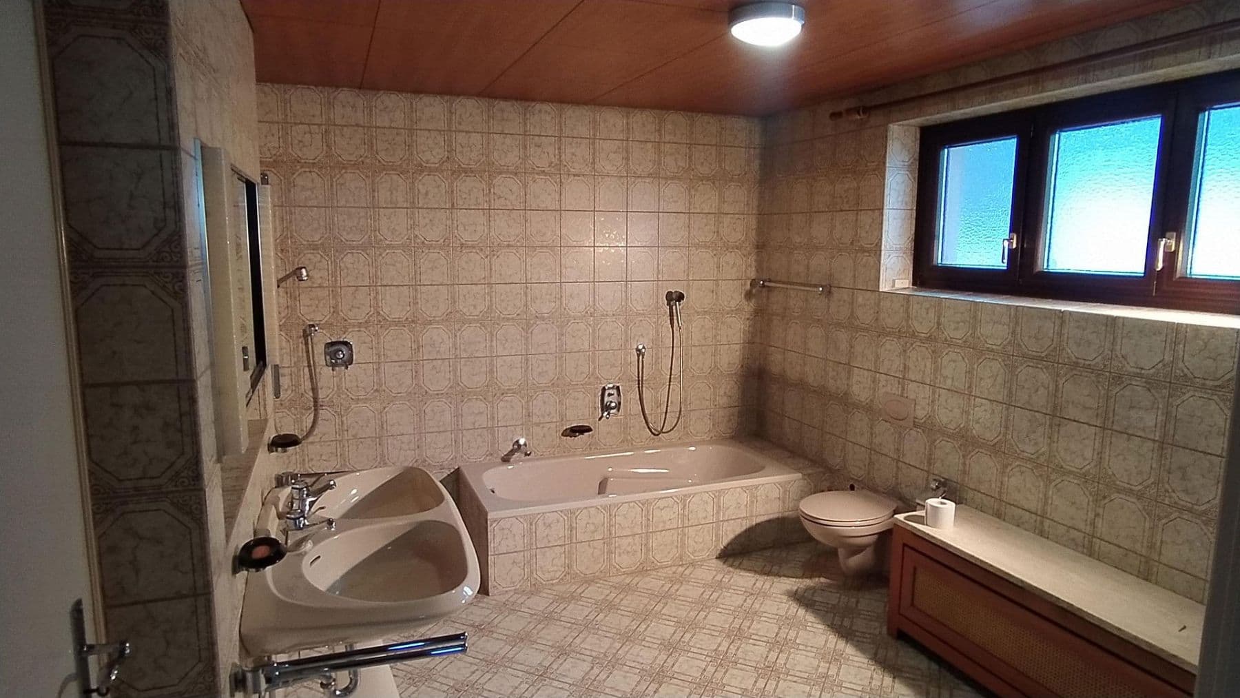 Prodej domu 253 m², pozemek 593 m², Hegelstraße 1, Weinheim, Bádensko-Württembersko Prodej domu 253 m², pozemek 593 m², Hegelstraße 1, Weinheim, Bádensko-Württembersko