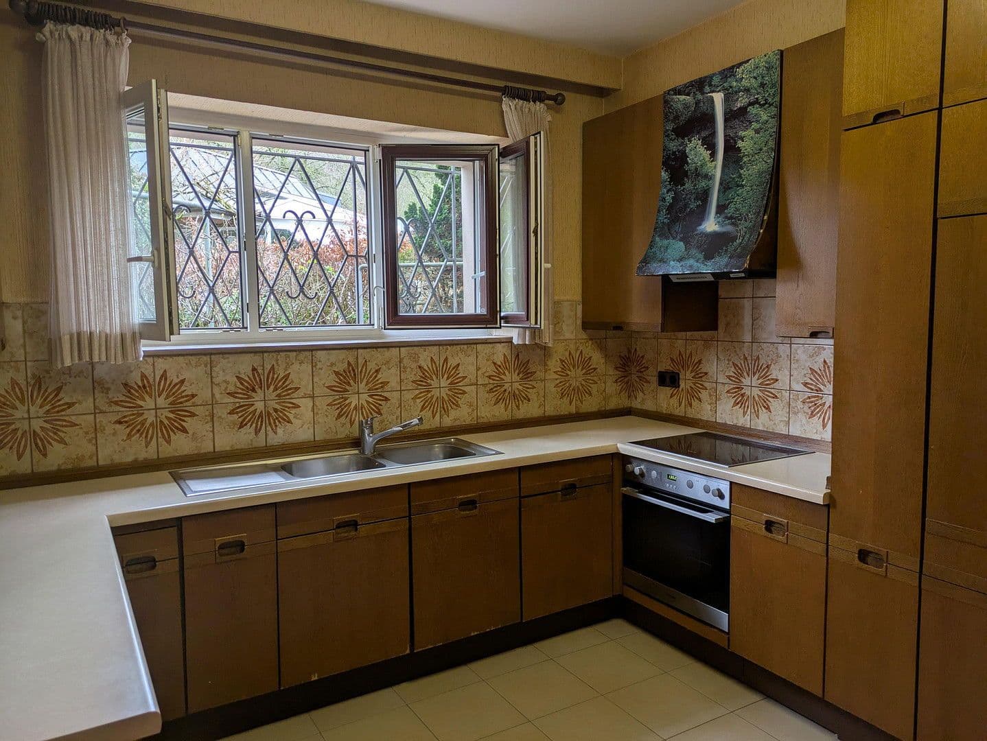 Prodej domu 253 m², pozemek 593 m², Hegelstraße 1, Weinheim, Bádensko-Württembersko Prodej domu 253 m², pozemek 593 m², Hegelstraße 1, Weinheim, Bádensko-Württembersko