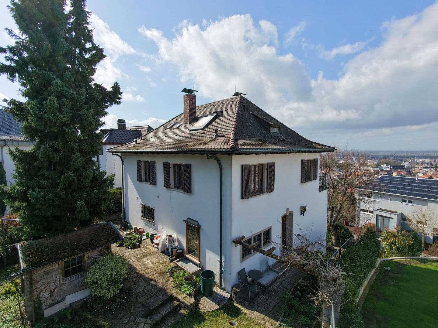 Prodej domu 253 m², pozemek 593 m², Hegelstraße 1, Weinheim, Bádensko-Württembersko Prodej domu 253 m², pozemek 593 m², Hegelstraße 1, Weinheim, Bádensko-Württembersko