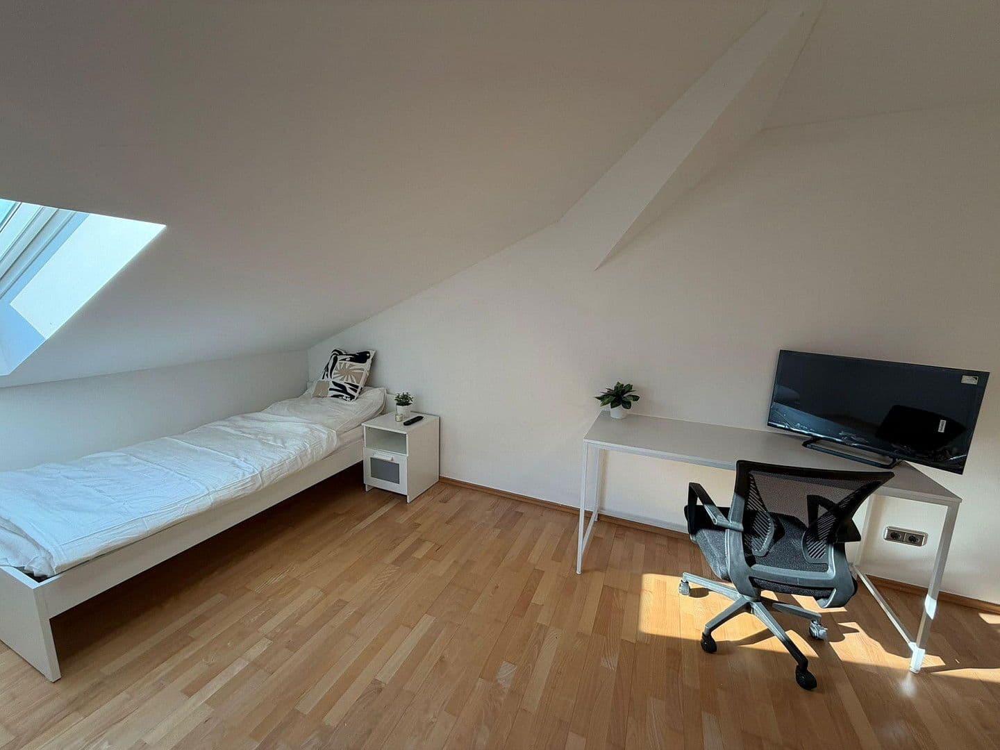 Pronájem bytu 1+1 297 m², Wörthstraße 1B, Bamberg, Bavorsko Pronájem bytu 1+1 297 m², Wörthstraße 1B, Bamberg, Bavorsko