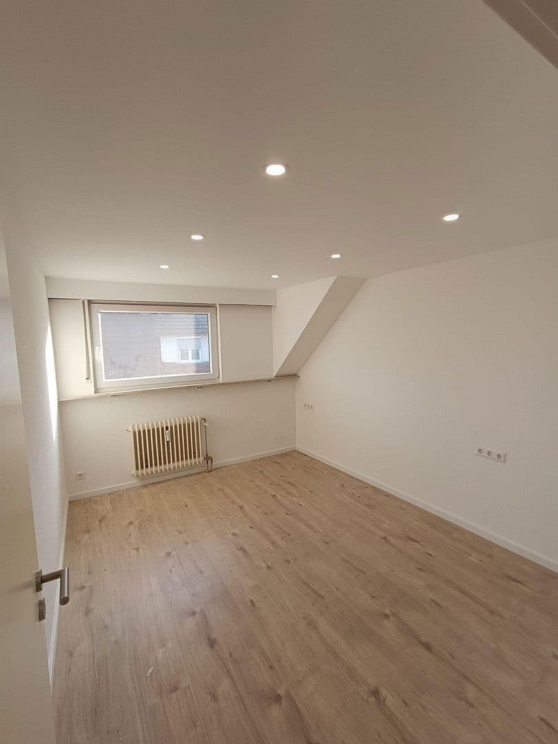 Pronájem bytu 3+1 53 m², Kirchstr. 12, Deizisau, Bádensko-Württembersko Pronájem bytu 3+1 53 m², Kirchstr. 12, Deizisau, Bádensko-Württembersko