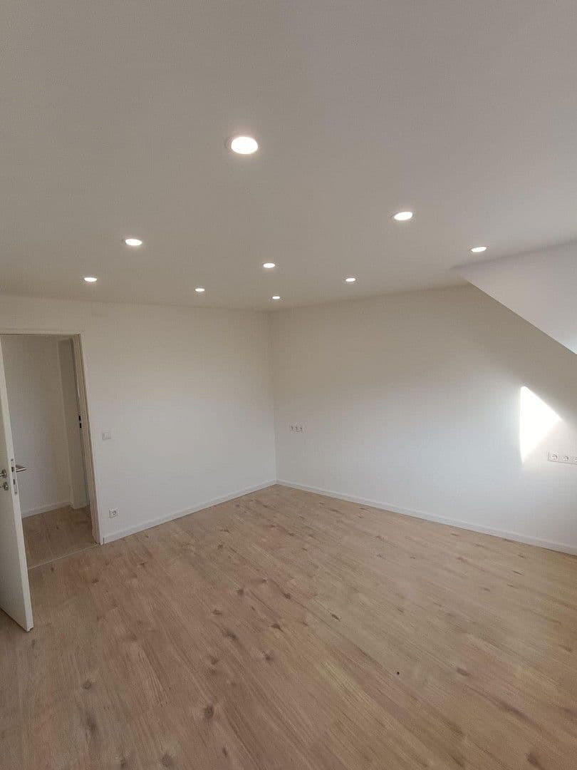 Pronájem bytu 3+1 53 m², Kirchstr. 12, Deizisau, Bádensko-Württembersko Pronájem bytu 3+1 53 m², Kirchstr. 12, Deizisau, Bádensko-Württembersko