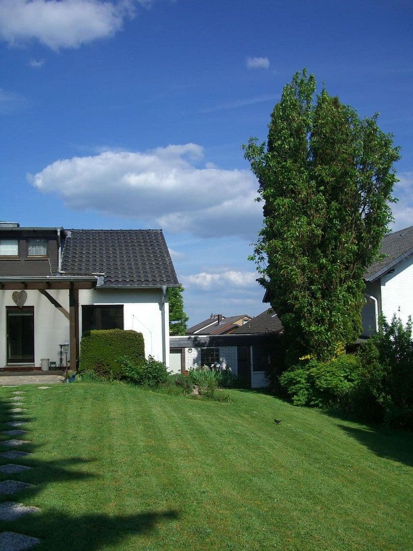 Prodej domu 180 m², pozemek 1.400 m², Marburg, Hessen Prodej domu 180 m², pozemek 1.400 m², Marburg, Hessen