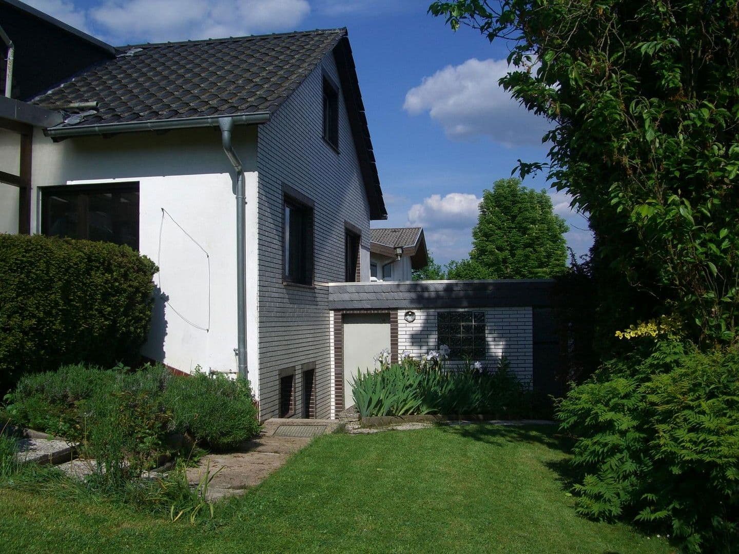 Prodej domu 180 m², pozemek 1.400 m², Marburg, Hessen Prodej domu 180 m², pozemek 1.400 m², Marburg, Hessen