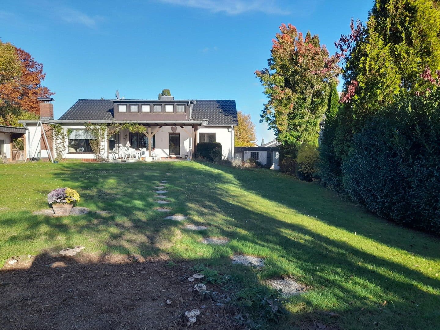 Prodej domu 180 m², pozemek 1.400 m², Marburg, Hessen Prodej domu 180 m², pozemek 1.400 m², Marburg, Hessen