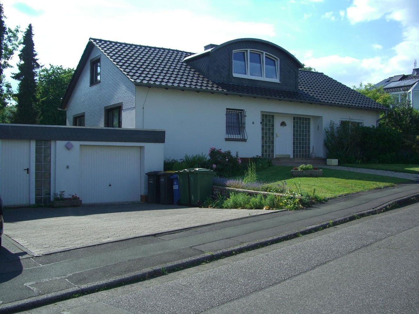 Prodej domu 180 m², pozemek 1.400 m², Marburg, Hessen Prodej domu 180 m², pozemek 1.400 m², Marburg, Hessen