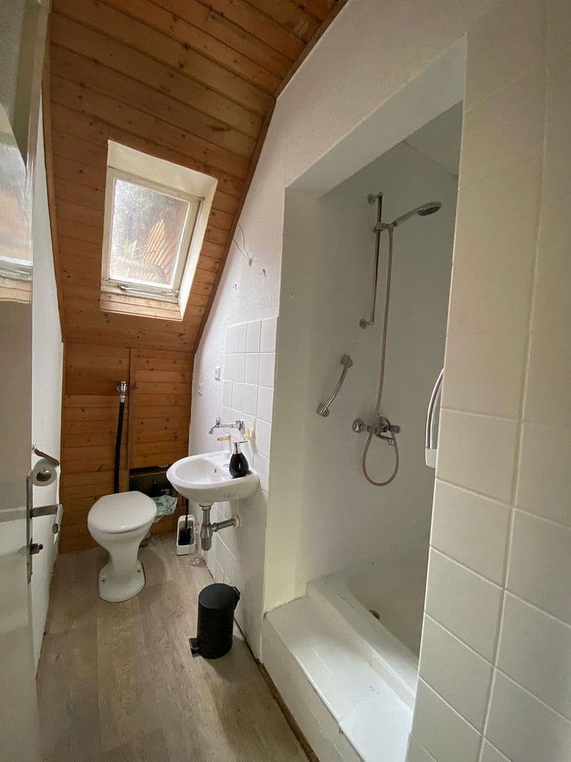 Prodej domu 151 m², pozemek 722 m², Büchenbronner Straße 71, Pforzheim, Bádensko-Württembersko Prodej domu 151 m², pozemek 722 m², Büchenbronner Straße 71, Pforzheim, Bádensko-Württembersko