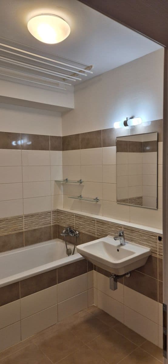 Pronájem bytu 2+kk 60 m², K Meteoru, Hradec Králové, Královéhradecký kraj Pronájem bytu 2+kk 60 m², K Meteoru, Hradec Králové, Královéhradecký kraj