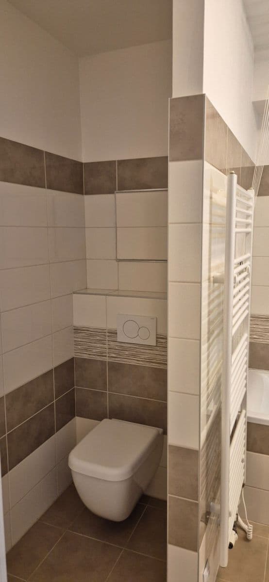 Pronájem bytu 2+kk 60 m², K Meteoru, Hradec Králové, Královéhradecký kraj Pronájem bytu 2+kk 60 m², K Meteoru, Hradec Králové, Královéhradecký kraj