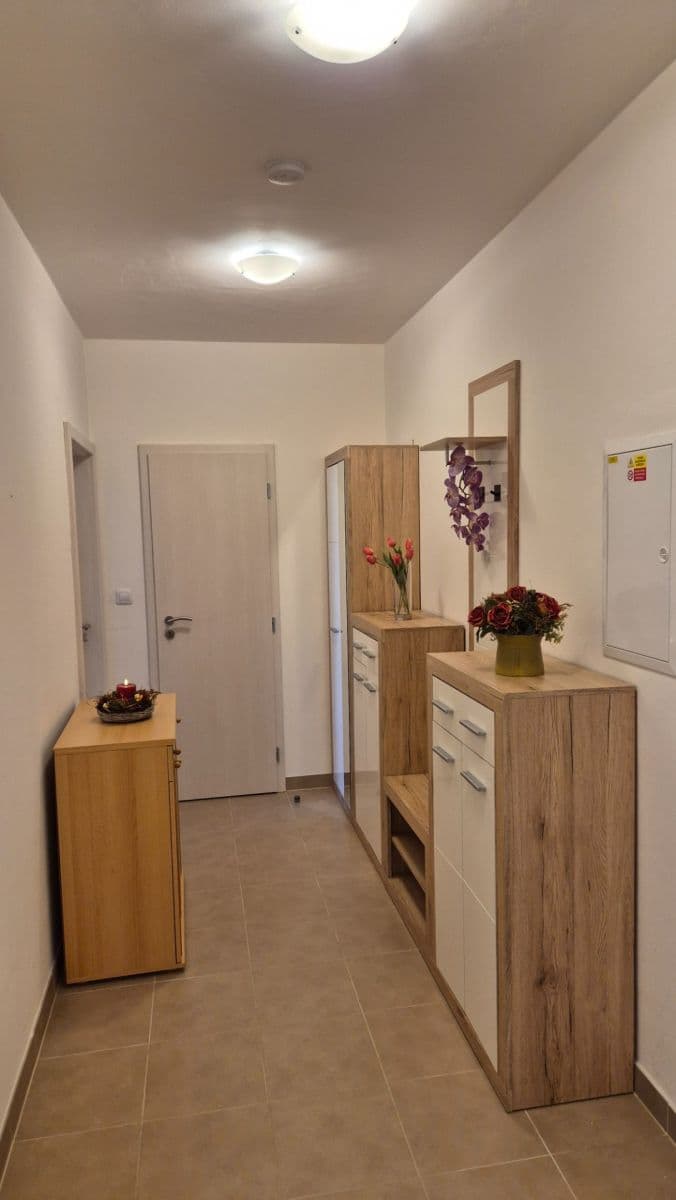 Pronájem bytu 2+kk 60 m², K Meteoru, Hradec Králové, Královéhradecký kraj Pronájem bytu 2+kk 60 m², K Meteoru, Hradec Králové, Královéhradecký kraj