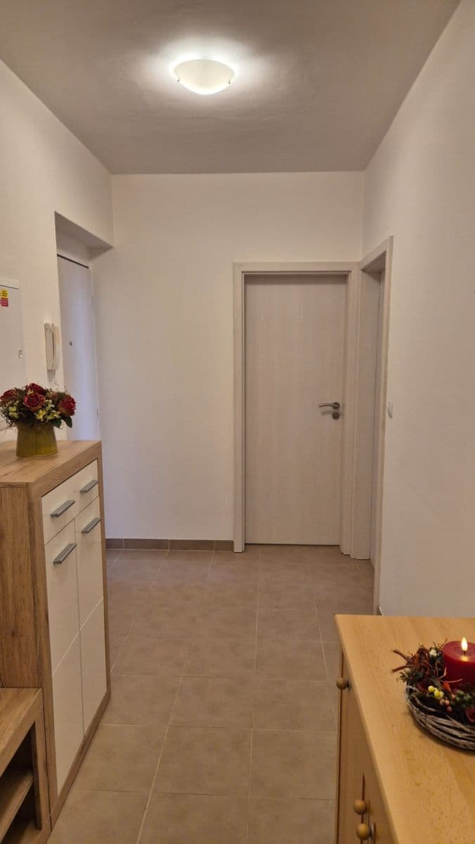 Pronájem bytu 2+kk 60 m², K Meteoru, Hradec Králové, Královéhradecký kraj Pronájem bytu 2+kk 60 m², K Meteoru, Hradec Králové, Královéhradecký kraj