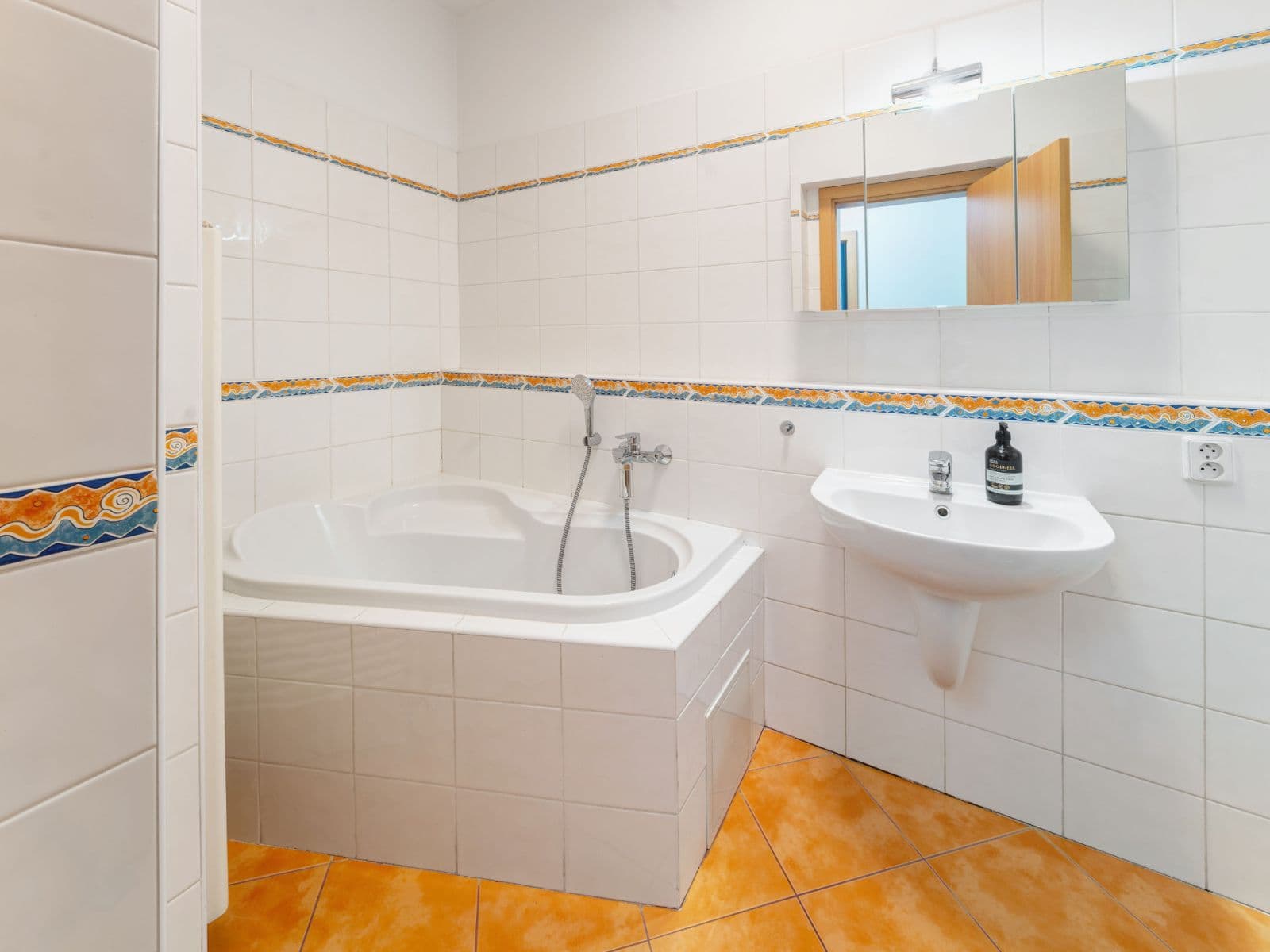 Pronájem bytu 3+kk 70 m², U Třešňovky, Praha, Praha Pronájem bytu 3+kk 70 m², U Třešňovky, Praha, Praha