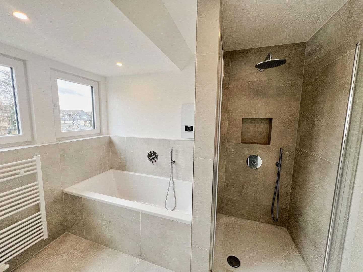 Pronájem bytu 4+1 125 m², Pfarrer-Werr-Straße, 40, Troisdorf, Severní Porýní-Vestfálsko Pronájem bytu 4+1 125 m², Pfarrer-Werr-Straße, 40, Troisdorf, Severní Porýní-Vestfálsko