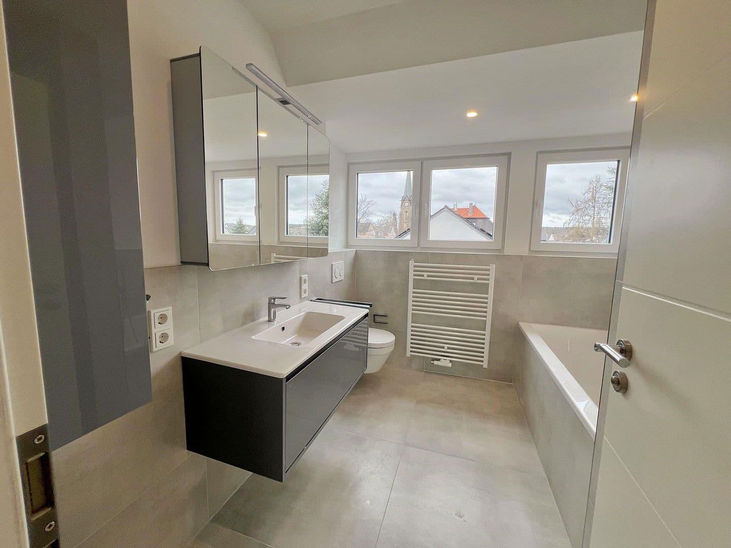 Pronájem bytu 4+1 125 m², Pfarrer-Werr-Straße, 40, Troisdorf, Severní Porýní-Vestfálsko Pronájem bytu 4+1 125 m², Pfarrer-Werr-Straße, 40, Troisdorf, Severní Porýní-Vestfálsko