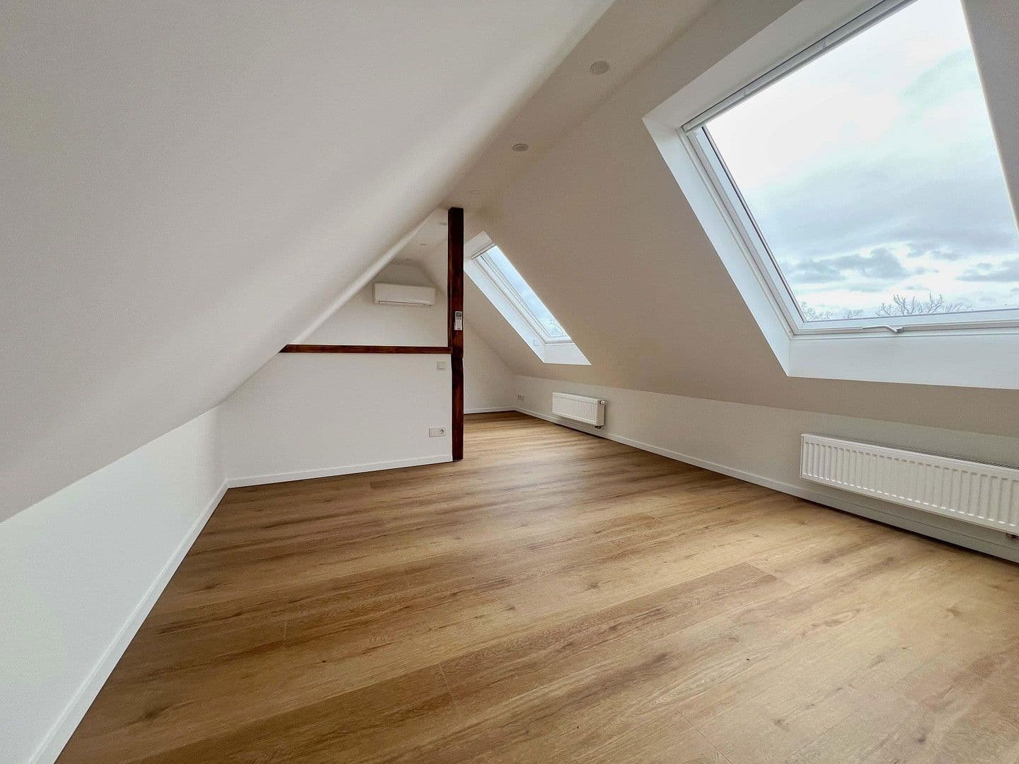 Pronájem bytu 4+1 125 m², Pfarrer-Werr-Straße, 40, Troisdorf, Severní Porýní-Vestfálsko Pronájem bytu 4+1 125 m², Pfarrer-Werr-Straße, 40, Troisdorf, Severní Porýní-Vestfálsko