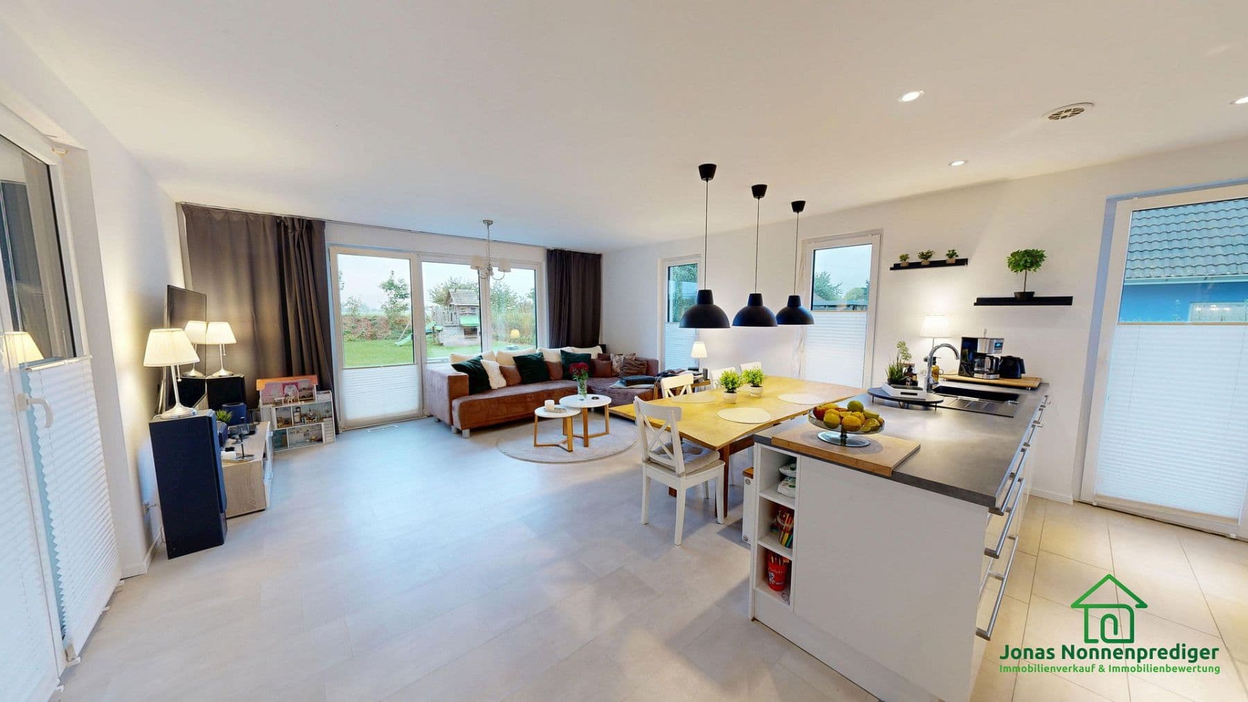 Prodej domu 146 m², pozemek 1.064 m², Seestraße 11, Mühlen Eichsen, Mecklenburg-Vorpommern Prodej domu 146 m², pozemek 1.064 m², Seestraße 11, Mühlen Eichsen, Mecklenburg-Vorpommern