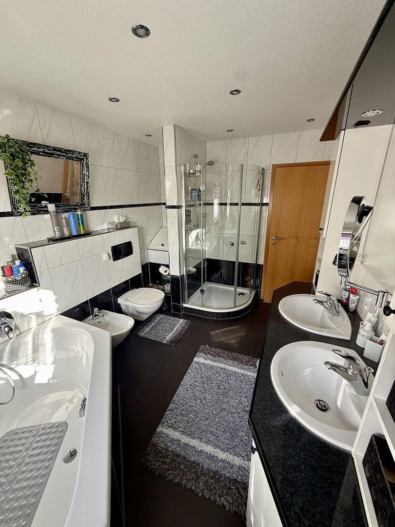 Prodej domu 140 m², pozemek 445 m², Herford, Severní Porýní-Vestfálsko Prodej domu 140 m², pozemek 445 m², Herford, Severní Porýní-Vestfálsko