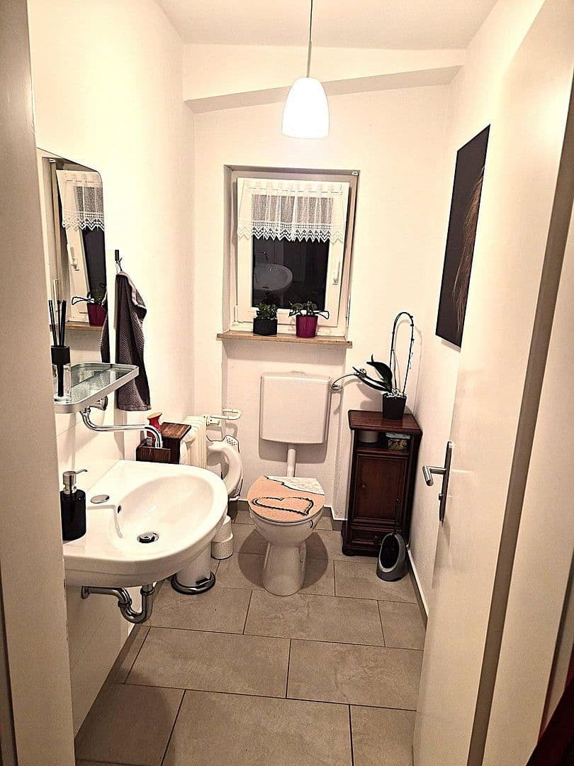 Pronájem bytu 5+1 80 m², Silberpappelstr. 10, München, Bavorsko Pronájem bytu 5+1 80 m², Silberpappelstr. 10, München, Bavorsko