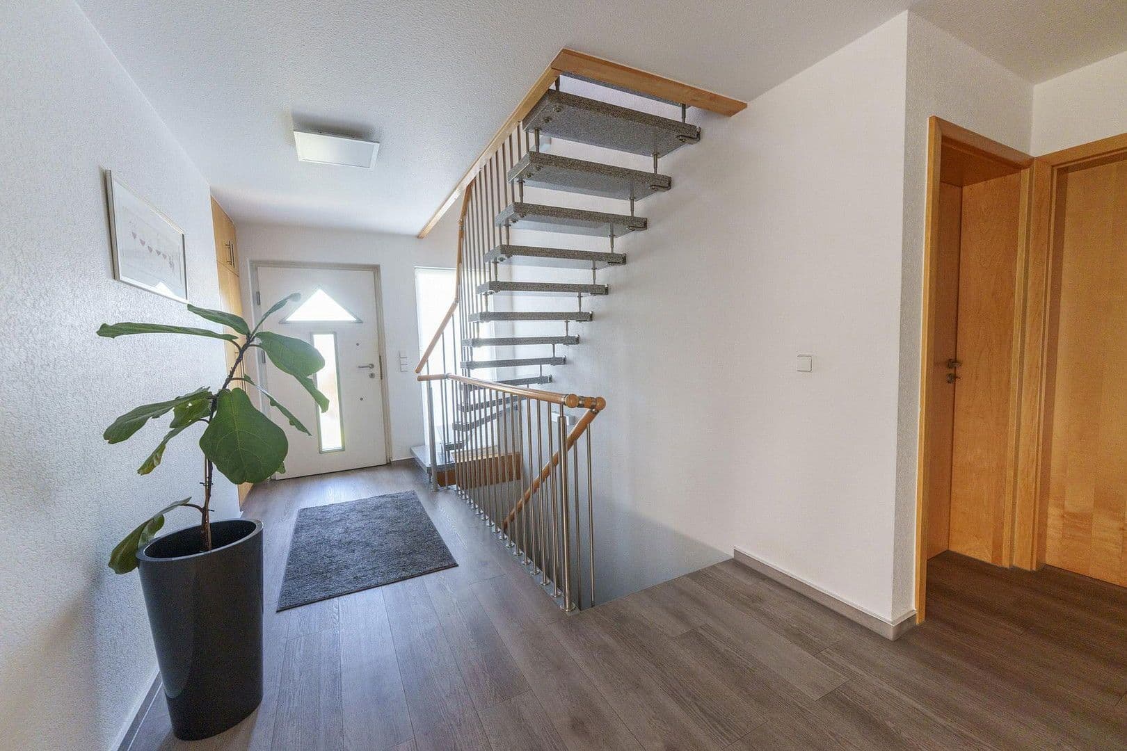 Pronájem domu 240 m², pozemek 700 m², Wächterstr. 25, Bad Friedrichshall, Bádensko-Württembersko Pronájem domu 240 m², pozemek 700 m², Wächterstr. 25, Bad Friedrichshall, Bádensko-Württembersko