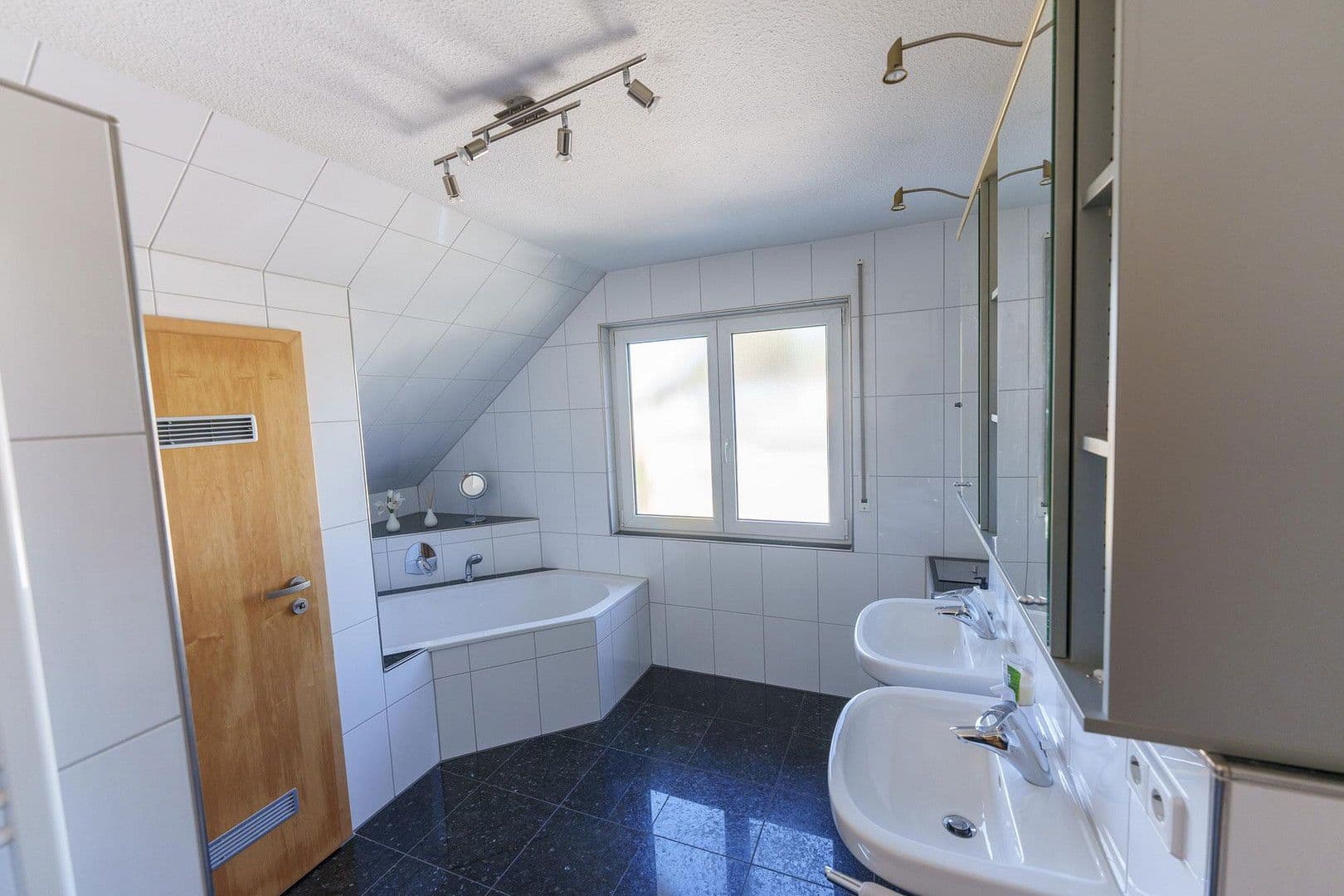 Pronájem domu 240 m², pozemek 700 m², Wächterstr. 25, Bad Friedrichshall, Bádensko-Württembersko Pronájem domu 240 m², pozemek 700 m², Wächterstr. 25, Bad Friedrichshall, Bádensko-Württembersko