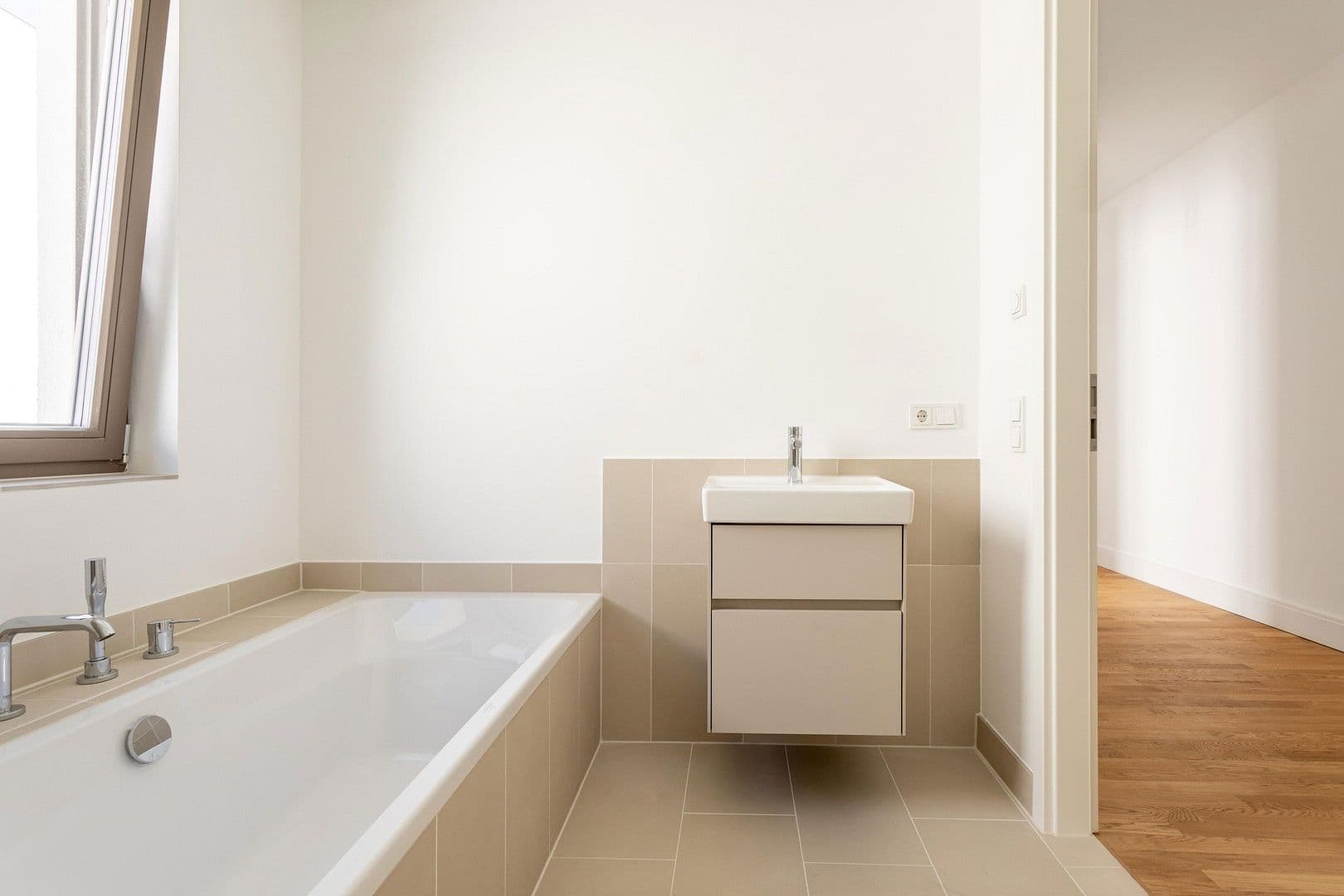 Prodej bytu 3+1 72 m², Hohenstaufenstraße 9, Berlin, Berlín Prodej bytu 3+1 72 m², Hohenstaufenstraße 9, Berlin, Berlín