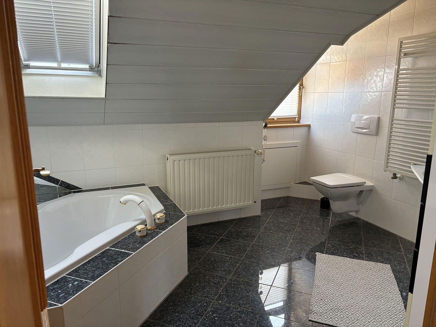 Pronájem bytu 3+1 120 m², Sulzdorf an der Lederhecke, Bavorsko Pronájem bytu 3+1 120 m², Sulzdorf an der Lederhecke, Bavorsko