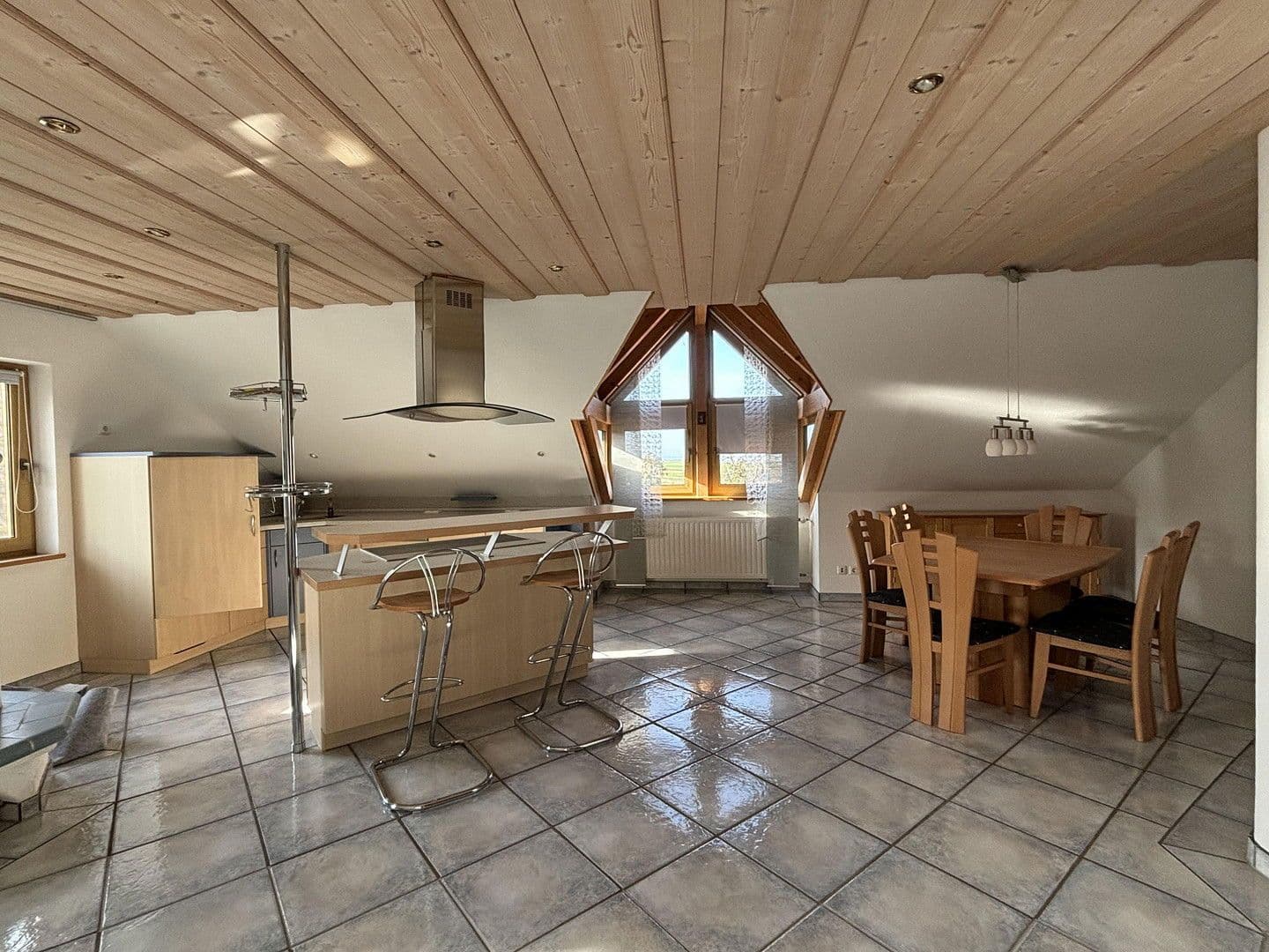 Pronájem bytu 3+1 120 m², Sulzdorf an der Lederhecke, Bavorsko Pronájem bytu 3+1 120 m², Sulzdorf an der Lederhecke, Bavorsko