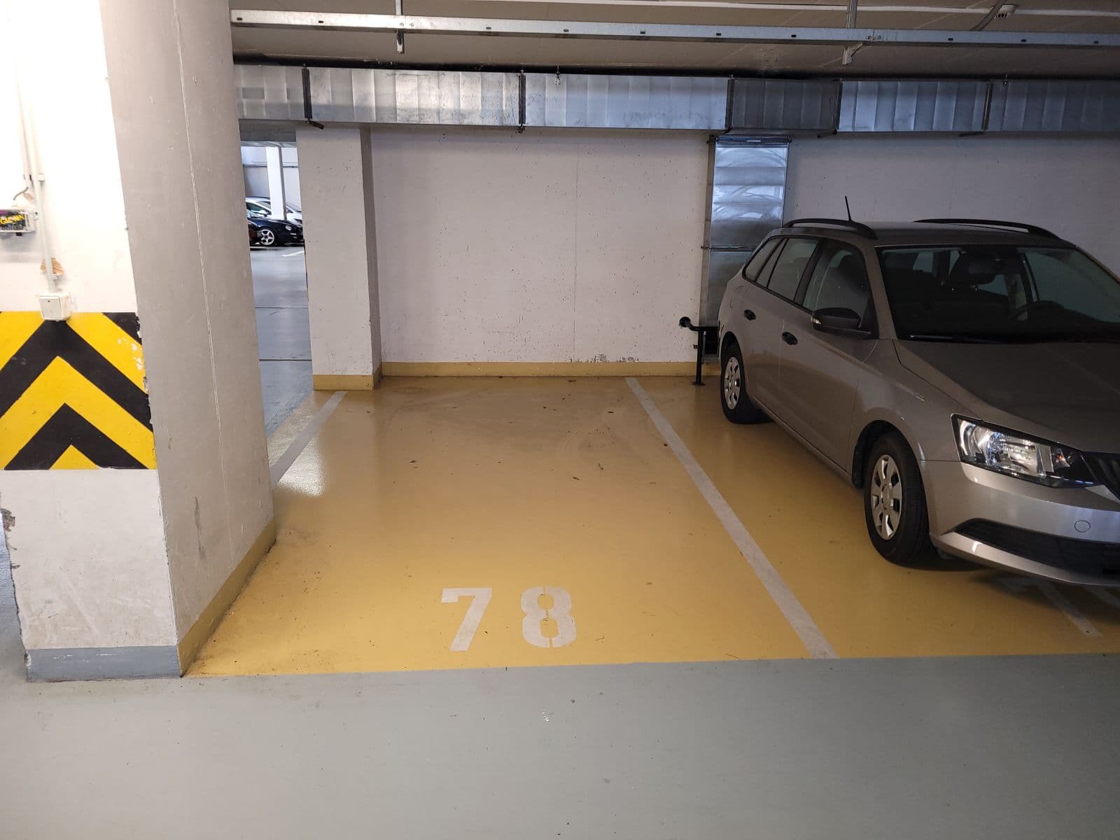 Pronájem garáže 10 m², Hnězdenská, Praha, Praha Pronájem garáže 10 m², Hnězdenská, Praha, Praha