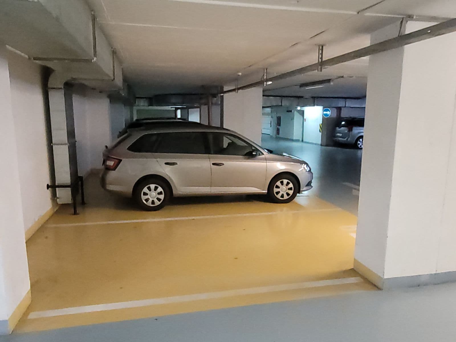 Pronájem garáže 10 m², Hnězdenská, Praha, Praha Pronájem garáže 10 m², Hnězdenská, Praha, Praha