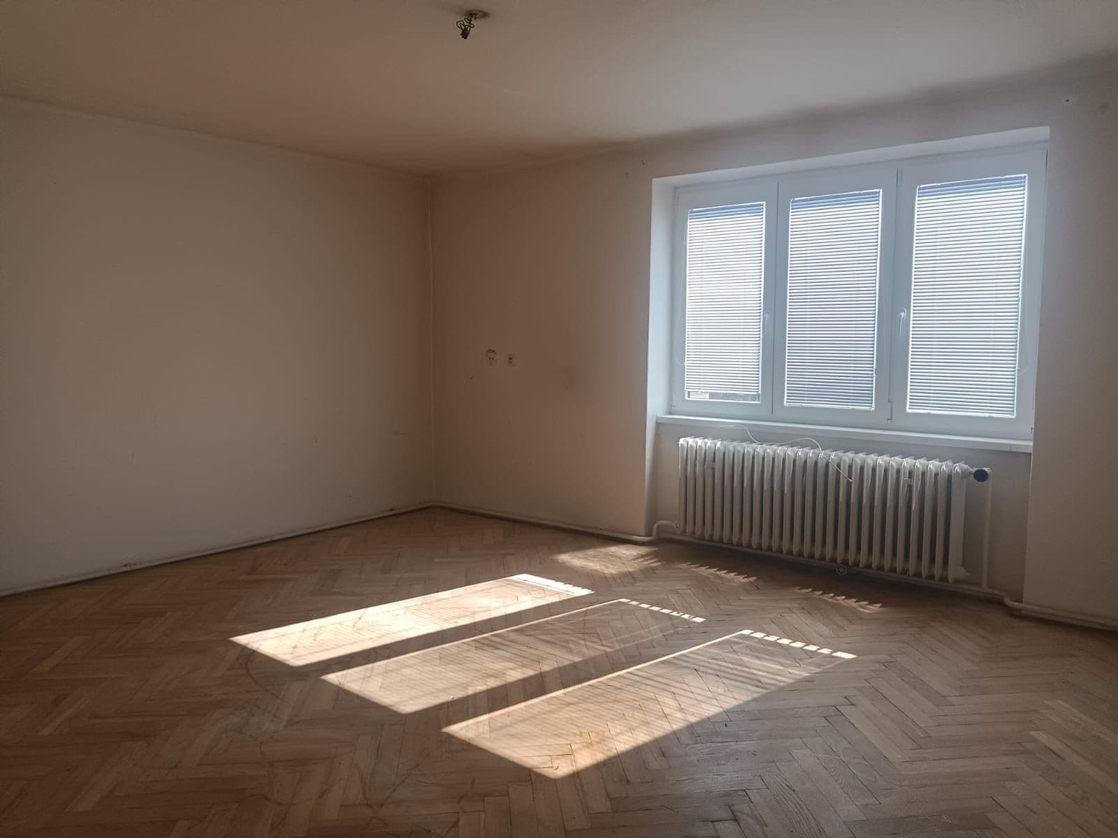 Prodej bytu 3+1 68 m², Pod Holým vrchem, Česká Lípa, Liberecký kraj Prodej bytu 3+1 68 m², Pod Holým vrchem, Česká Lípa, Liberecký kraj