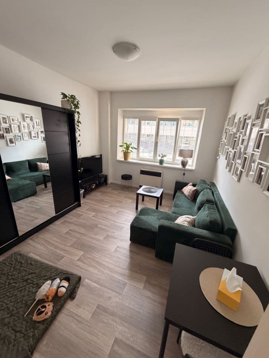 Pronájem bytu 2+kk 42 m², Pikrtova, Praha, Praha Pronájem bytu 2+kk 42 m², Pikrtova, Praha, Praha