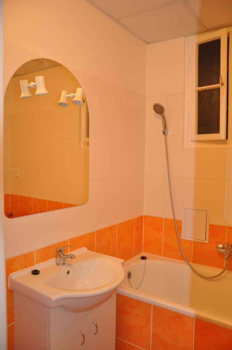 Pronájem bytu 1+kk 26 m², Přístavní, Praha, Praha Pronájem bytu 1+kk 26 m², Přístavní, Praha, Praha