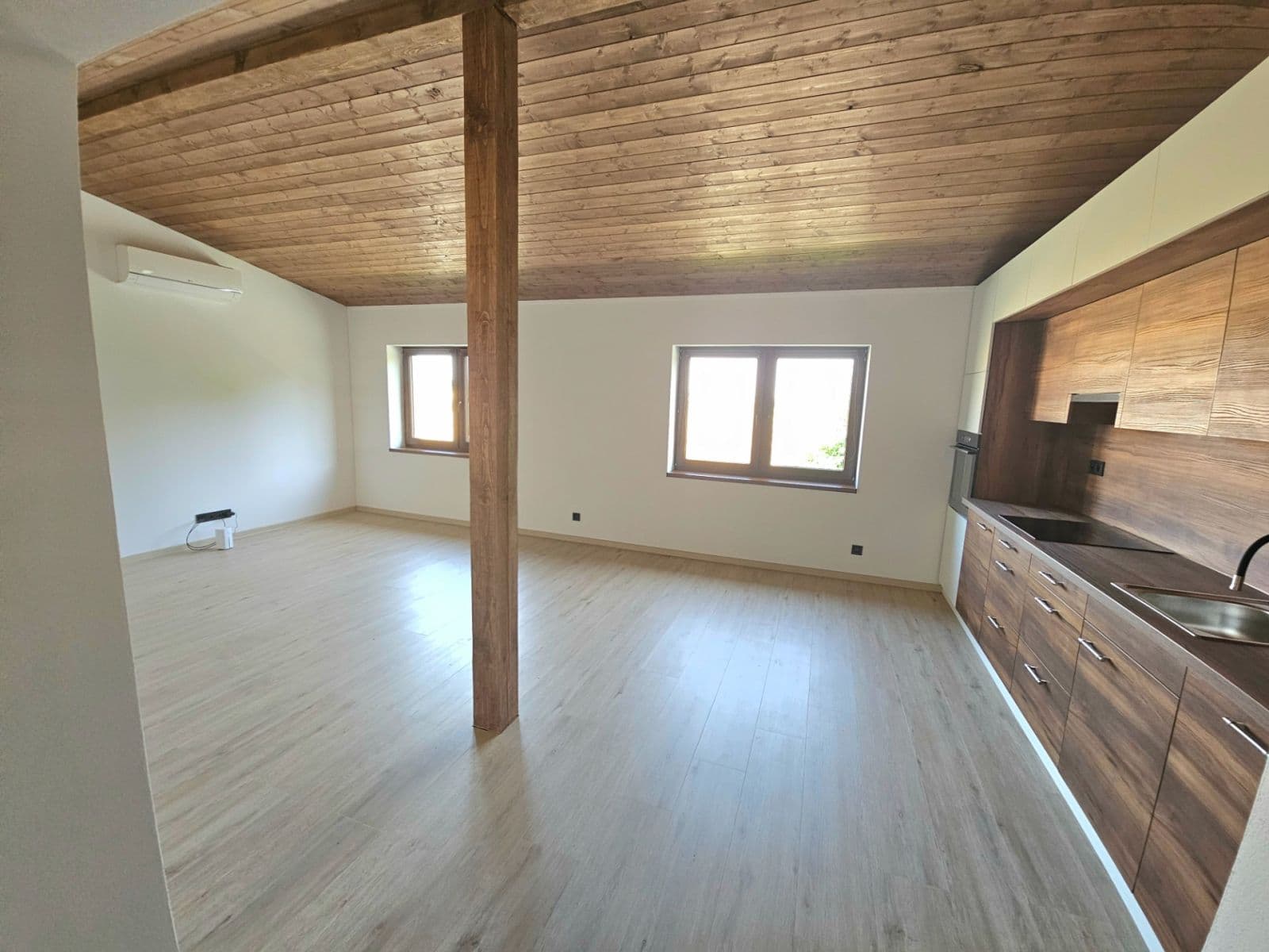 Pronájem domu 180 m², pozemek 28 m², Jilemnického, Olomouc, Olomoucký kraj Pronájem domu 180 m², pozemek 28 m², Jilemnického, Olomouc, Olomoucký kraj