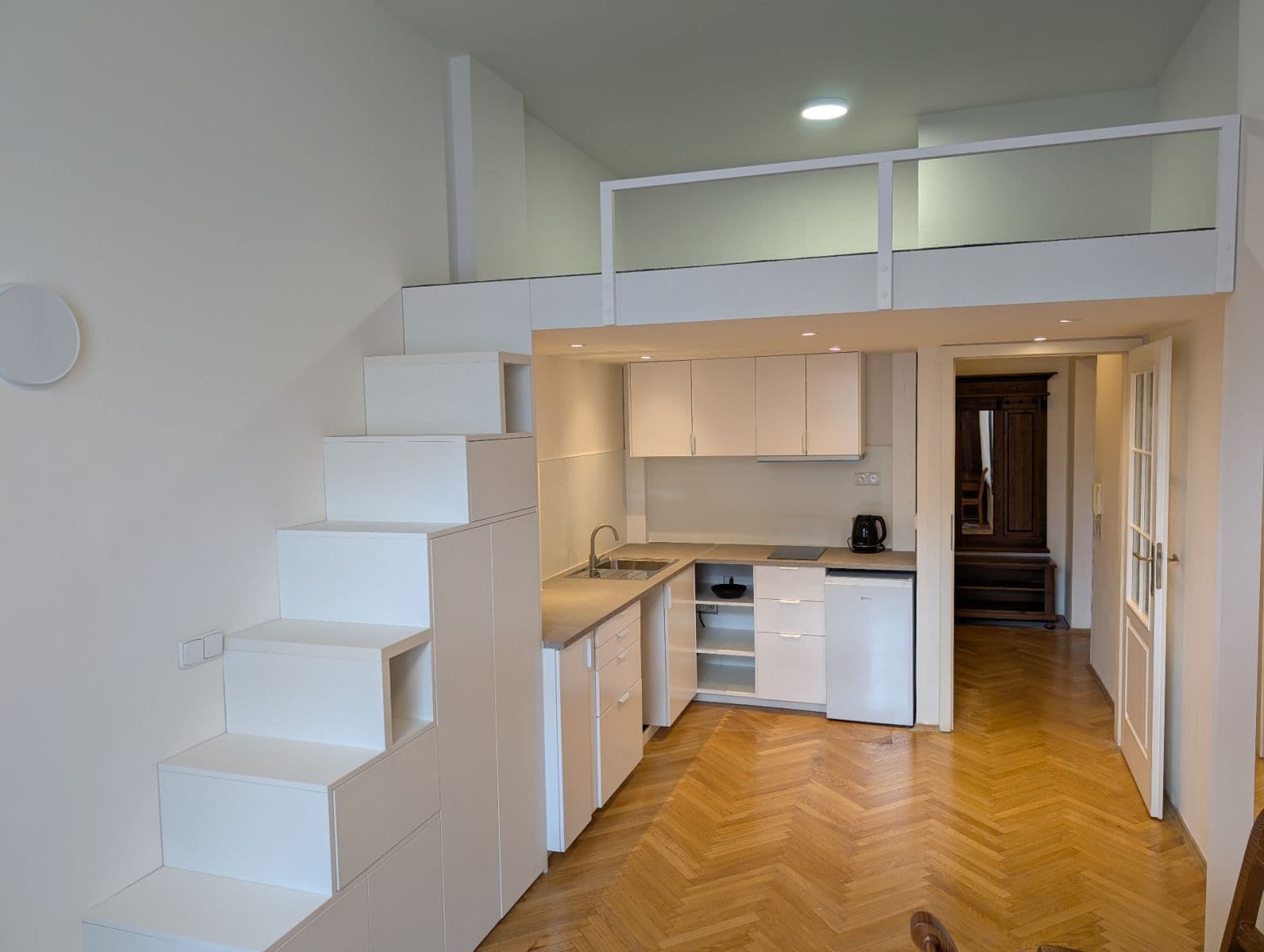 Pronájem bytu 1+kk 25 m², Arbesovo náměstí, Praha, Praha Pronájem bytu 1+kk 25 m², Arbesovo náměstí, Praha, Praha