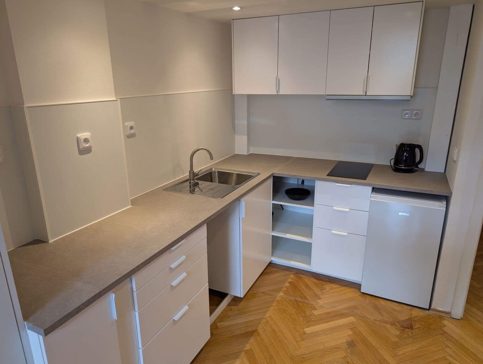 Pronájem bytu 1+kk 25 m², Arbesovo náměstí, Praha, Praha Pronájem bytu 1+kk 25 m², Arbesovo náměstí, Praha, Praha