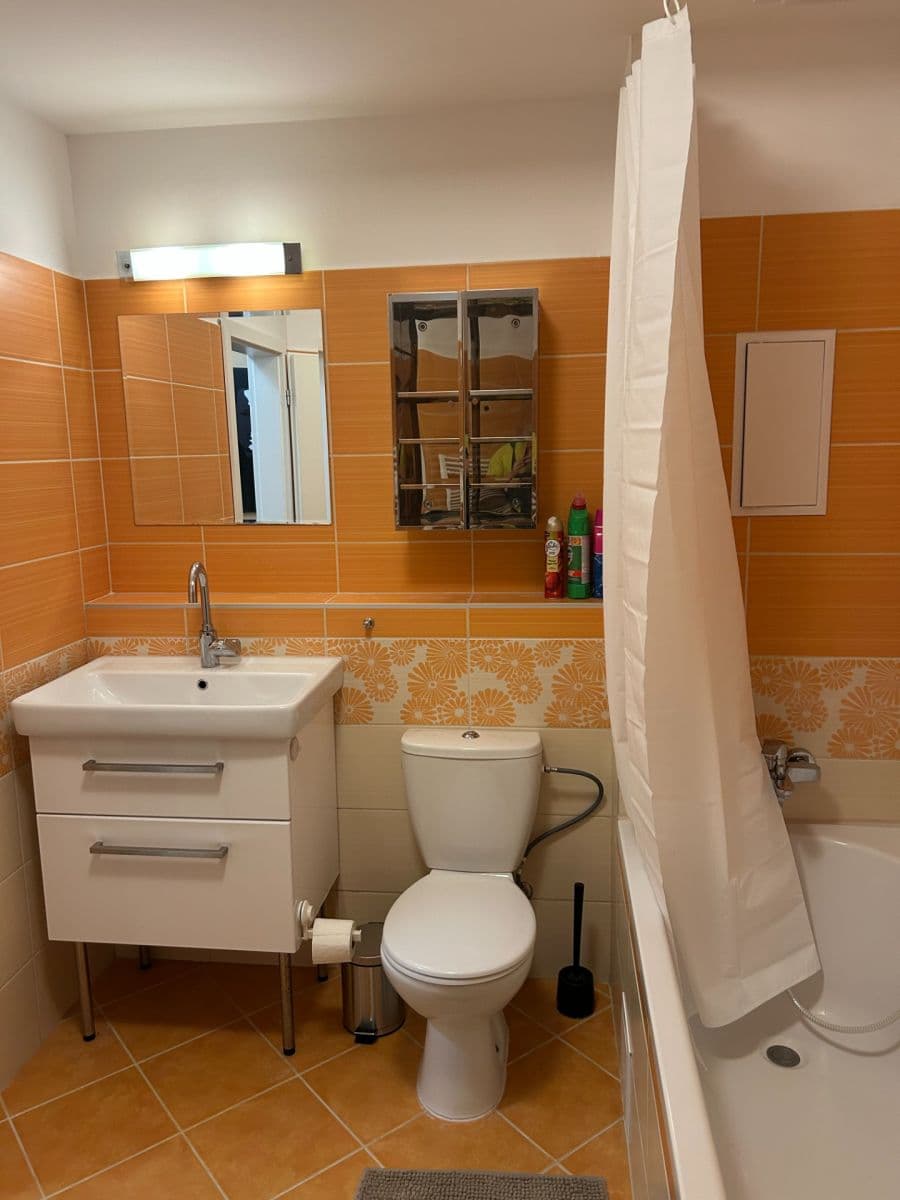 Pronájem bytu 1+1 48 m², Hrachová, Ružinov, Bratislavský kraj Pronájem bytu 1+1 48 m², Hrachová, Ružinov, Bratislavský kraj