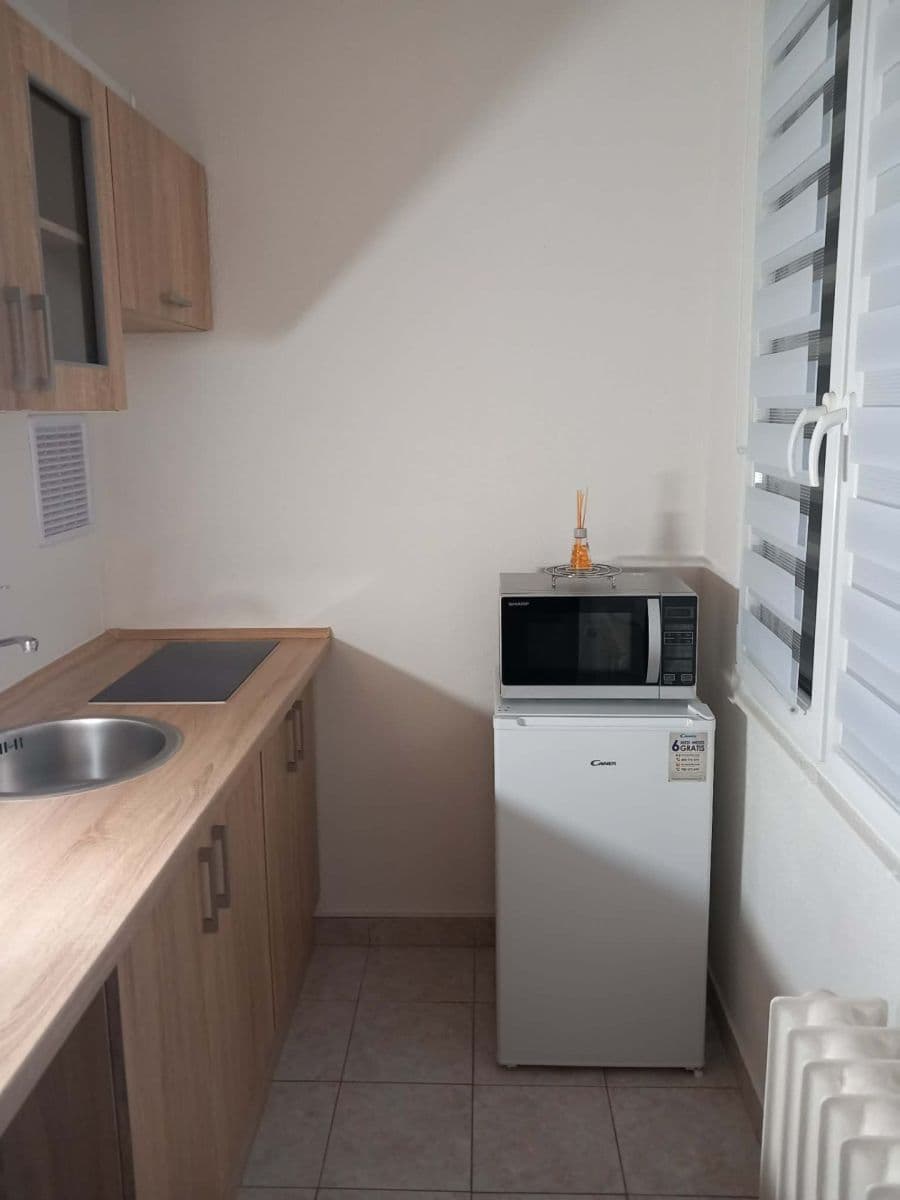 Pronájem bytu 1+1 32 m², Varnsdorfská, Praha, Praha Pronájem bytu 1+1 32 m², Varnsdorfská, Praha, Praha