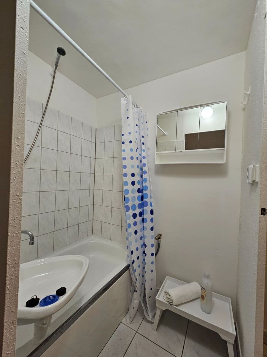 Pronájem bytu 1+1 32 m², Varnsdorfská, Praha, Praha Pronájem bytu 1+1 32 m², Varnsdorfská, Praha, Praha