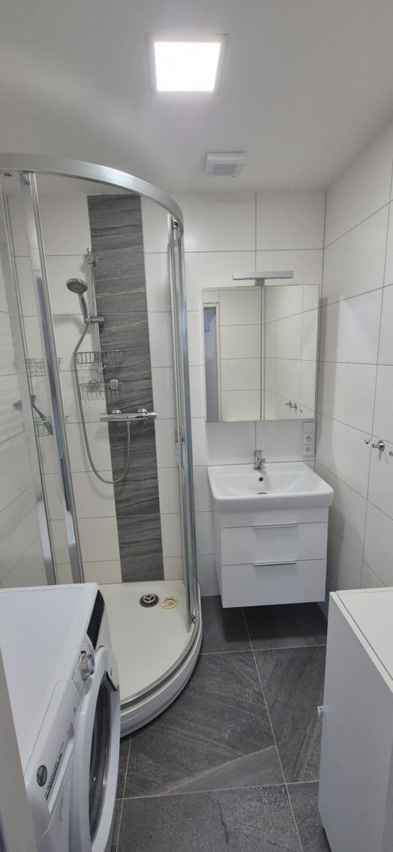 Pronájem bytu 2+1 55 m², Urbánkova, Brno, Jihomoravský kraj Pronájem bytu 2+1 55 m², Urbánkova, Brno, Jihomoravský kraj