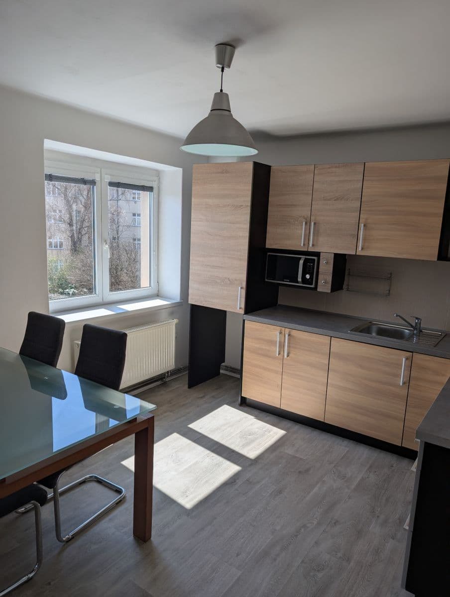 Pronájem bytu 2+1 54 m², Seifertova, Jihlava, Kraj Vysočina Pronájem bytu 2+1 54 m², Seifertova, Jihlava, Kraj Vysočina