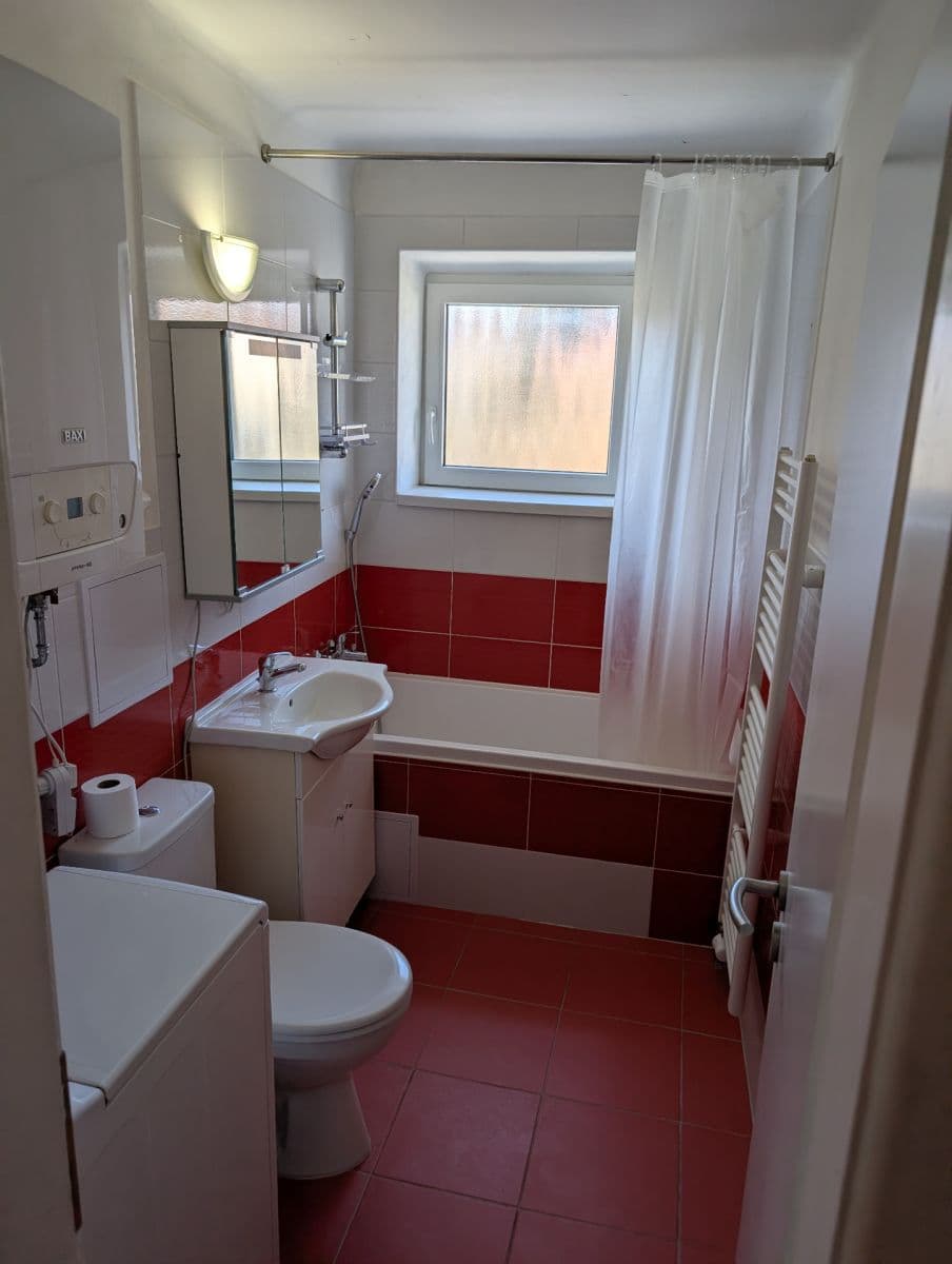 Pronájem bytu 2+1 54 m², Seifertova, Jihlava, Kraj Vysočina Pronájem bytu 2+1 54 m², Seifertova, Jihlava, Kraj Vysočina