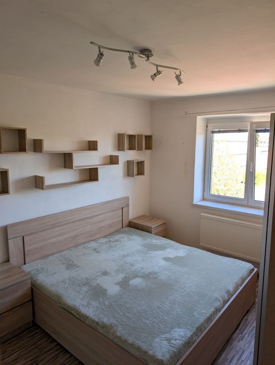 Pronájem bytu 2+1 54 m², Seifertova, Jihlava, Kraj Vysočina Pronájem bytu 2+1 54 m², Seifertova, Jihlava, Kraj Vysočina