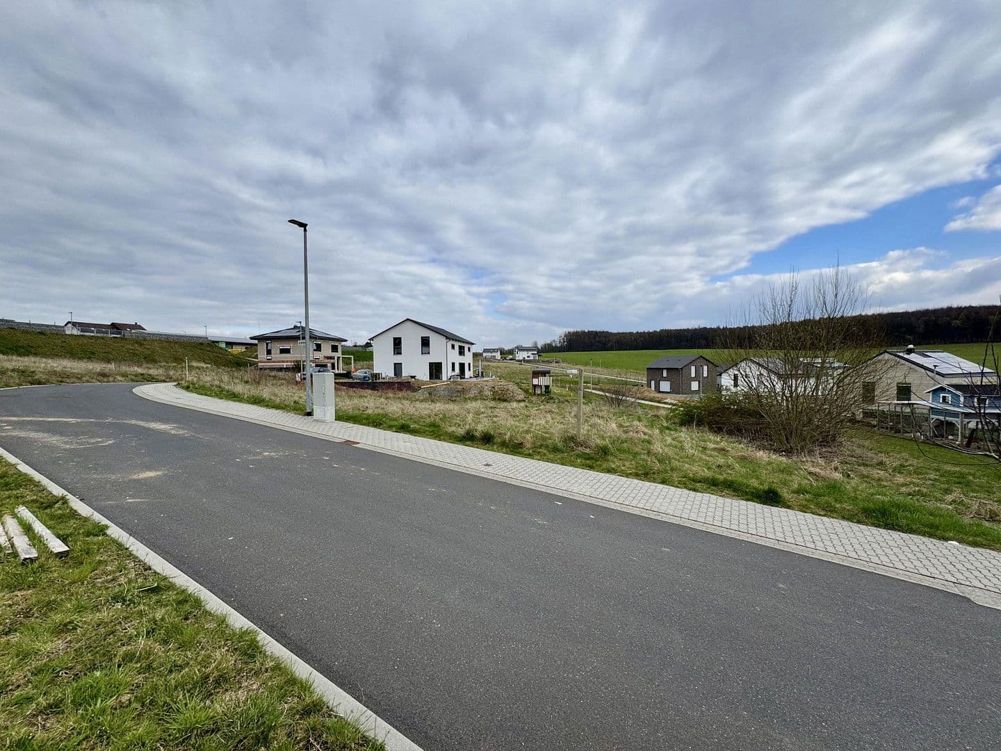 Prodej pozemku 700 m², Am Hochwald 4, Nauort, Porýní-Falc Prodej pozemku 700 m², Am Hochwald 4, Nauort, Porýní-Falc